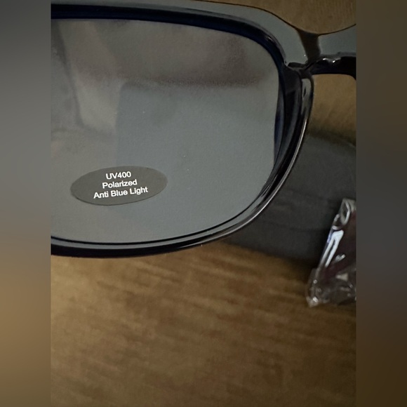 Ladies/unisex sunglasses by Prive Reaux NWT with case and cleaning cloth - Picture 9 of 15